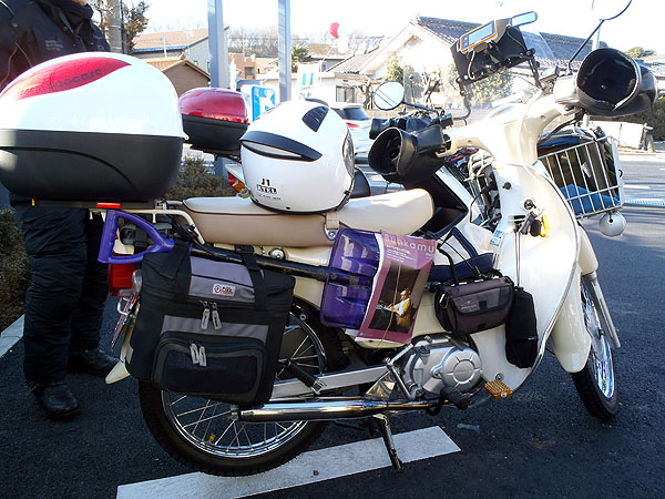 スコップを装備したスーパーカブ１１０